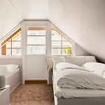 Dinbnb Homes I Bergen's #1 I Jacuzzi & Fireplace & Balcony ברגן