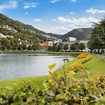 בית נופש Dinbnb Homes I Bergen's #1 I Jacuzzi & Fireplace & Balcony