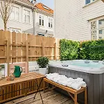 Dinbnb Homes I Bergen's #1 I Jacuzzi & Fireplace & Balcony בית נופש ברגן