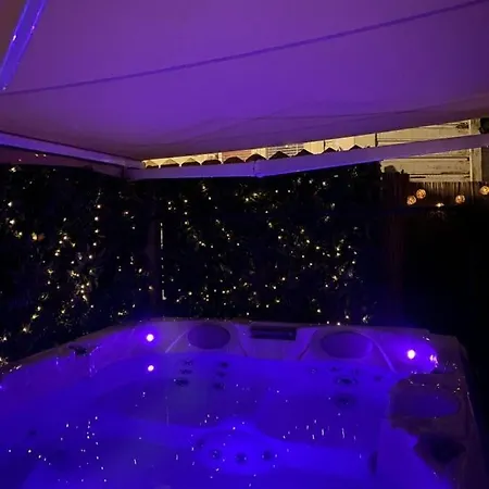 Dinbnb Homes I Bergen's #1 I Jacuzzi & Fireplace & Balcony 펜션 베르겐