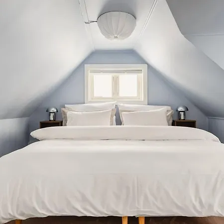 בית נופש Dinbnb Homes I Bergen's #1 I Jacuzzi & Fireplace & Balcony ברגן