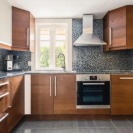 Holiday home Dinbnb Homes I #1 In I Jacuzzi & Parking & Location *