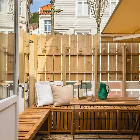 Semesterbostad Dinbnb Homes I Bergen's #1 I Jacuzzi & Fireplace & Balcony