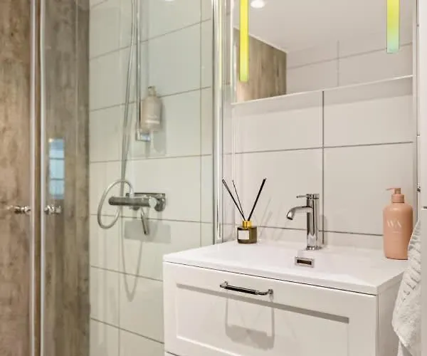 Dinbnb Homes I Bergen's #1 I Jacuzzi & Fireplace & Balcony Feriehus *