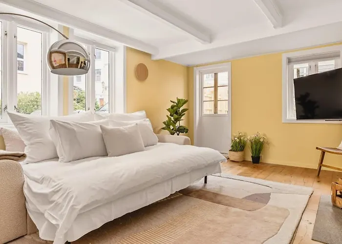 Dinbnb Homes I Bergen's #1 I Jacuzzi & Fireplace & Balcony Bergen