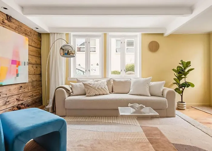 Дом отдыха Dinbnb Homes I Bergen's #1 I Jacuzzi & Fireplace & Balcony Берген