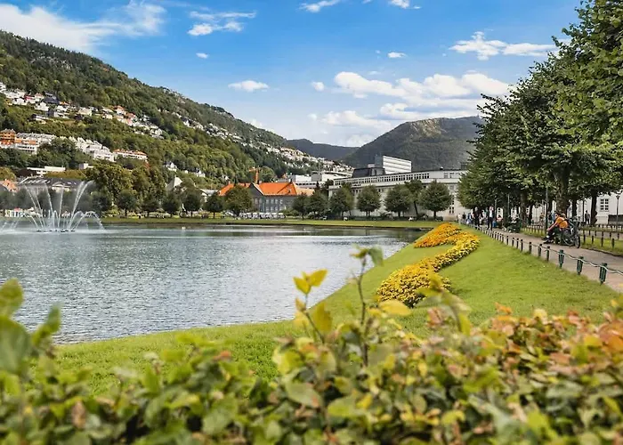 Дом отдыха Dinbnb Homes I Bergen's #1 I Jacuzzi & Fireplace & Balcony